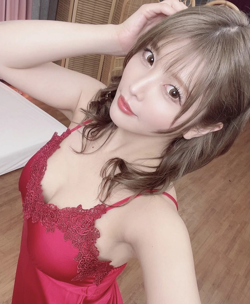 Gái xinh Nhật Bản Akari Niimura bikini sexy đỏ chói