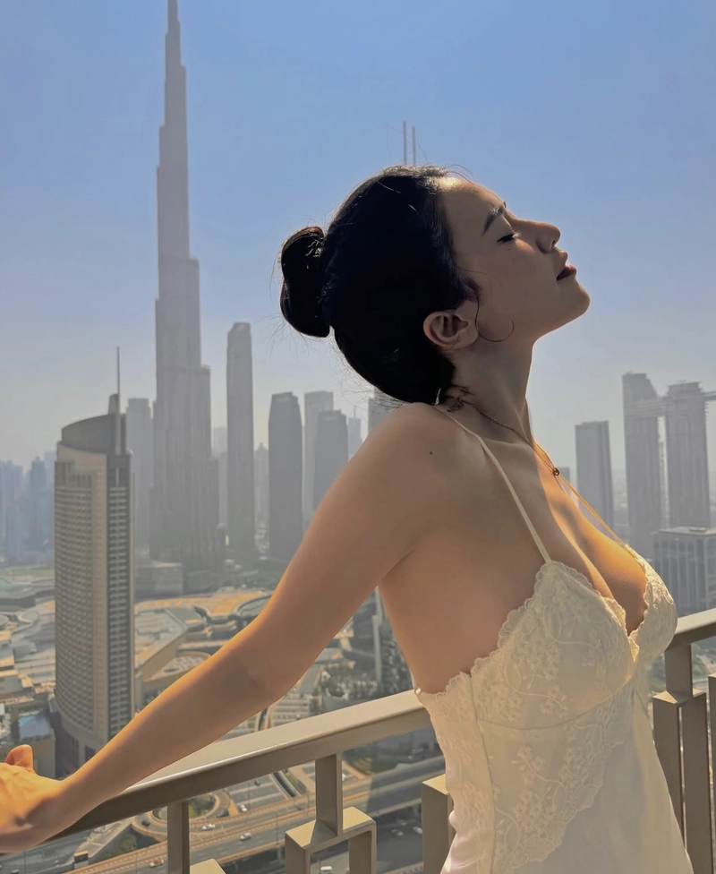 Gái xinh quyên qui mặc bikini quyến rũ