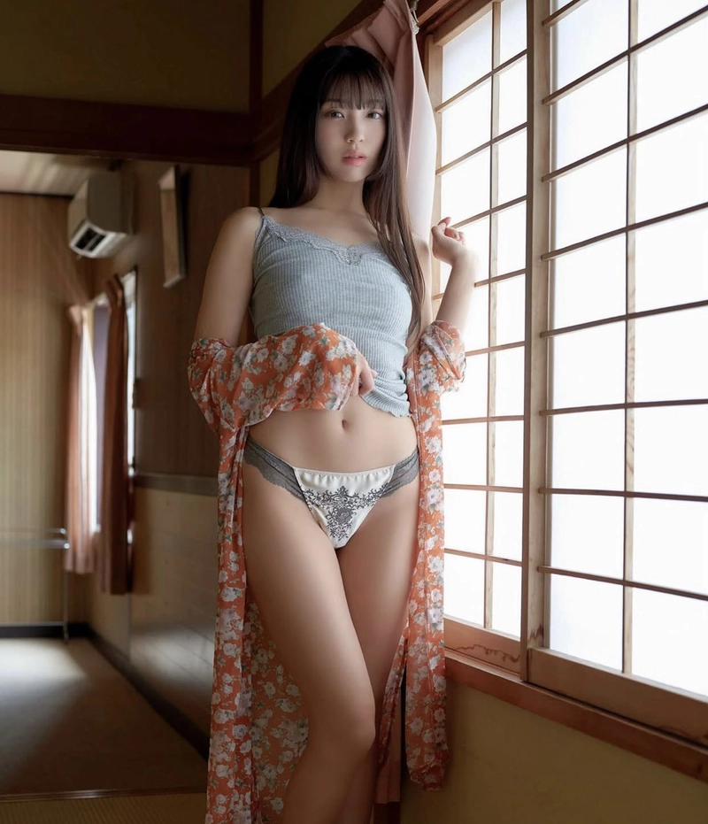 Himari Kinoshita mặc bikini sexy trong phòng