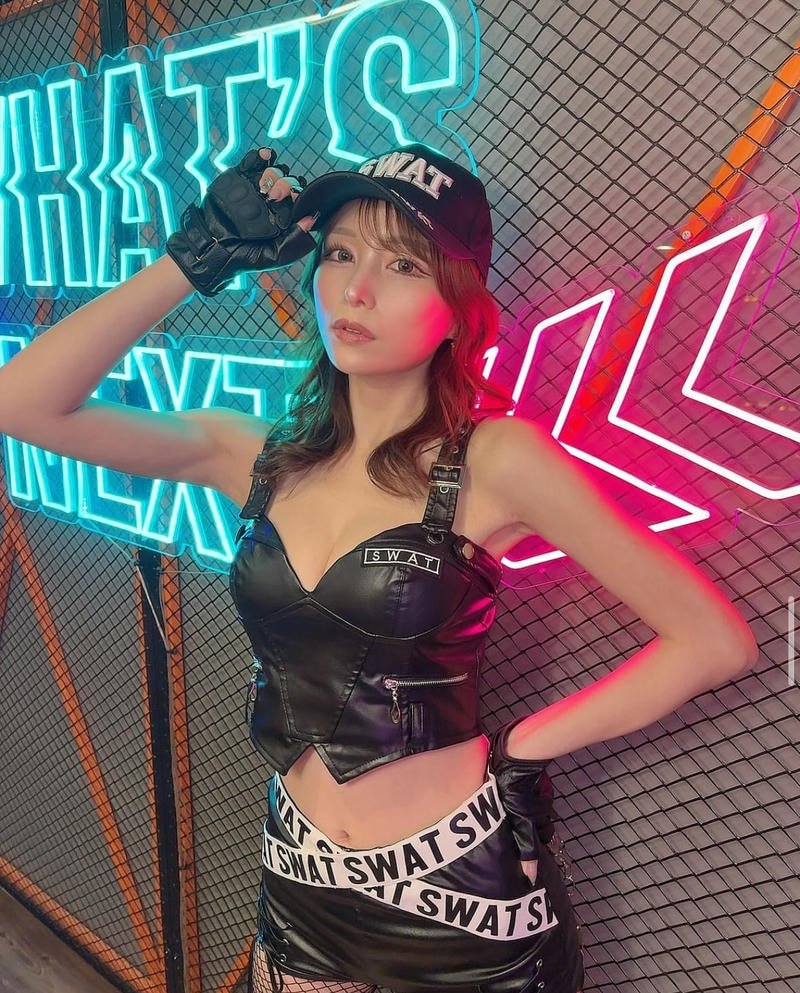 Hình Mayuki Ito bikini sexy đội mũ