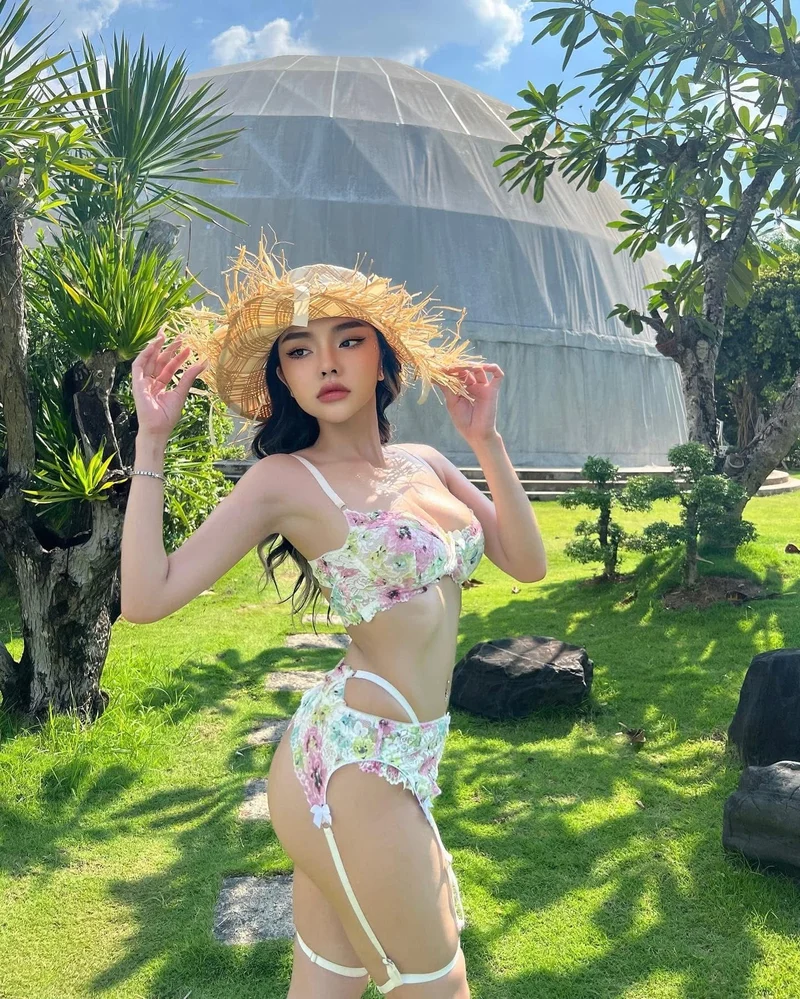 Hình ảnh dương mỹ diện bikini hoa lá