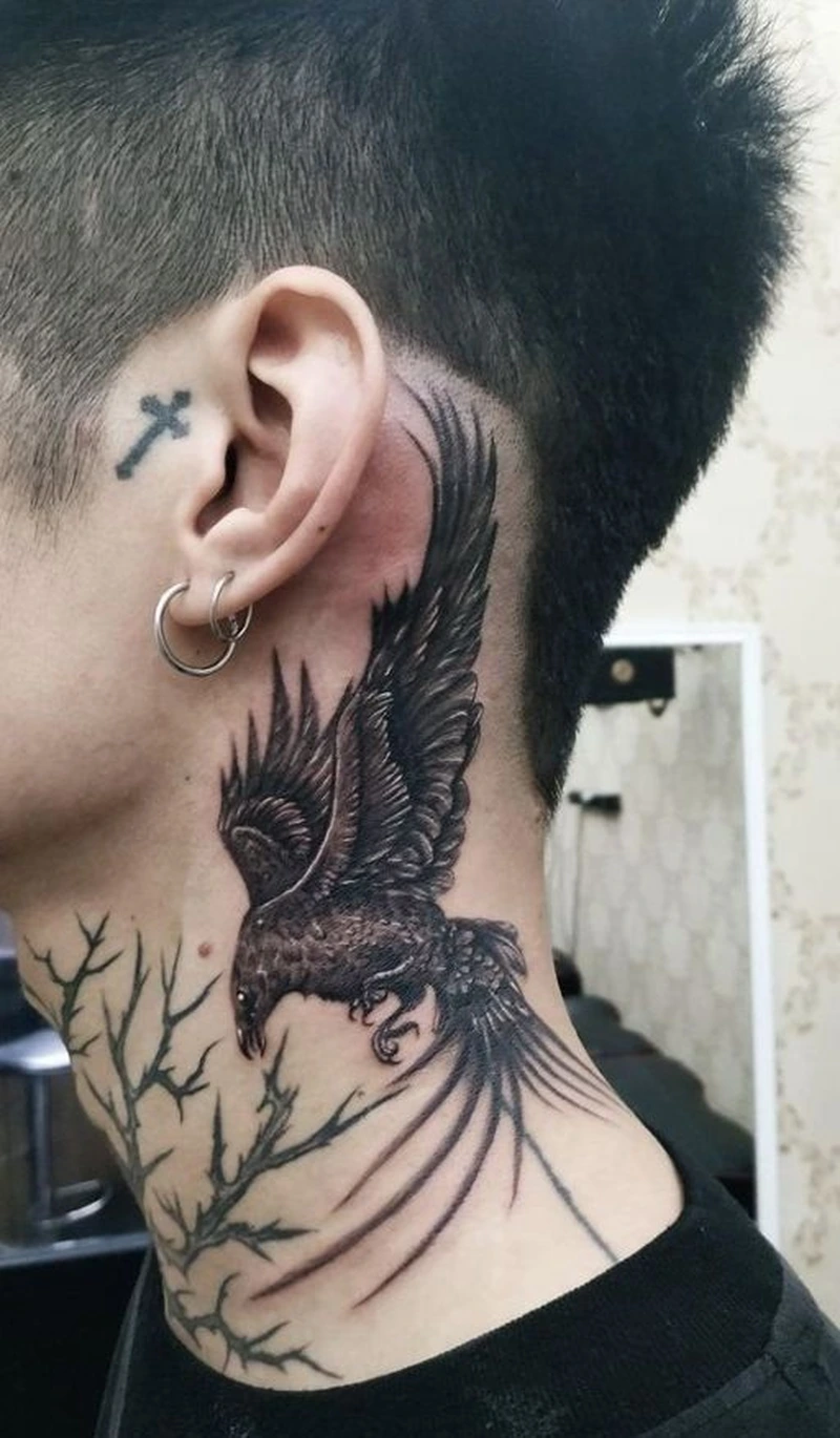 Hình ảnh hình xăm ở cổ nam chất họa tiết tối giản nhưng nổi bật
