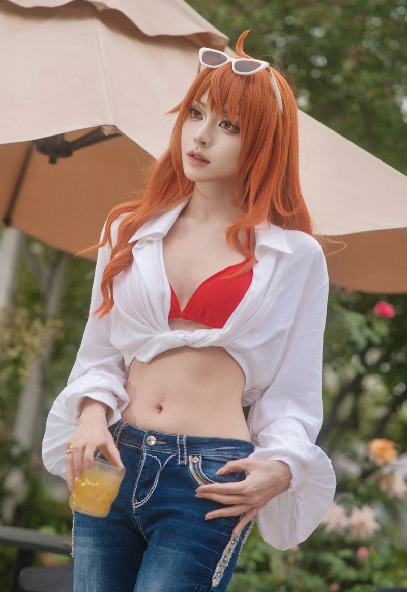 Hình ảnh nami mặc bikini màu đỏ