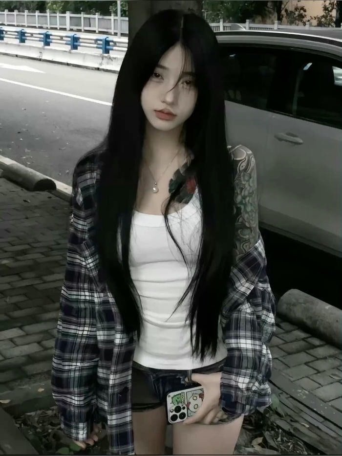 Hình cô gái đậm chất cá tính cho avatar