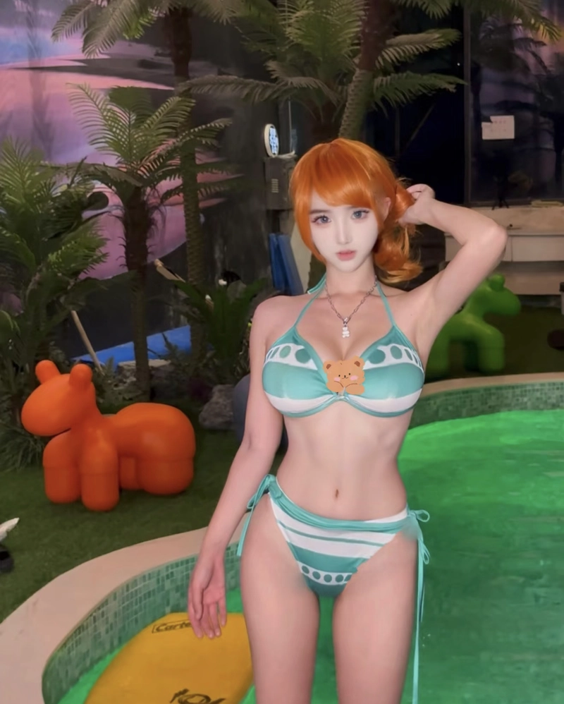 Hình nami mặc bikini sexy quyến rũ
