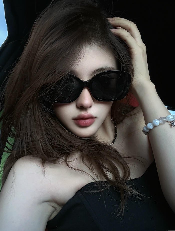 Hình thiếu nữ thần thái lạnh dành cho giải trí