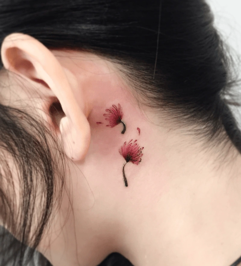 Hình xăm ở cổ nữ với đường nét mảnh đầy khí chất riêng