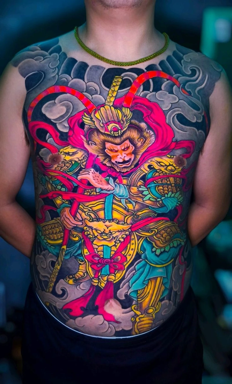 Hoa mẫu đơn Nhật kết hợp tattoo bụng mang vẻ đẹp tinh tế
