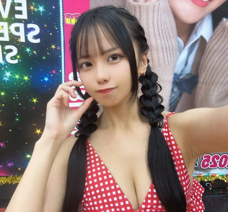 Hot girl Airi Nagisa bikini sexy chấm bi cute