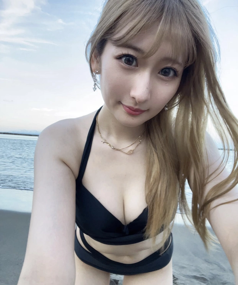 Hot girl Jun Suehiro bikini sexy ở biển