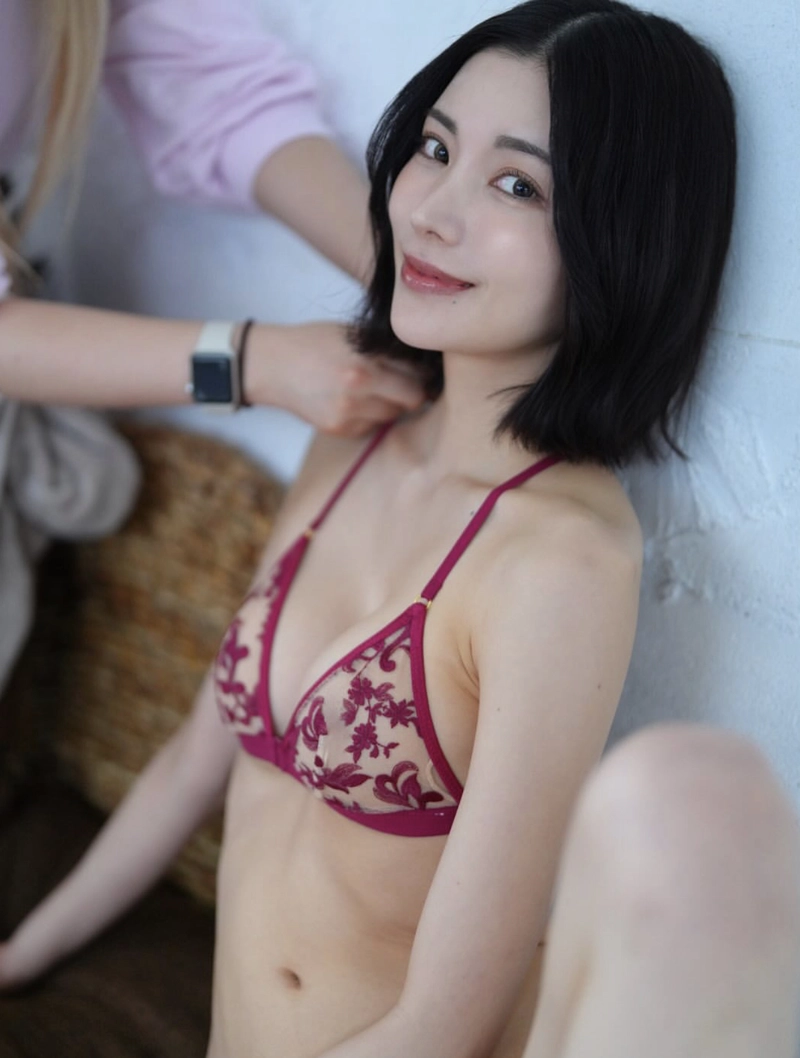 Hot girl karen kaede bikini sexy cười duyên