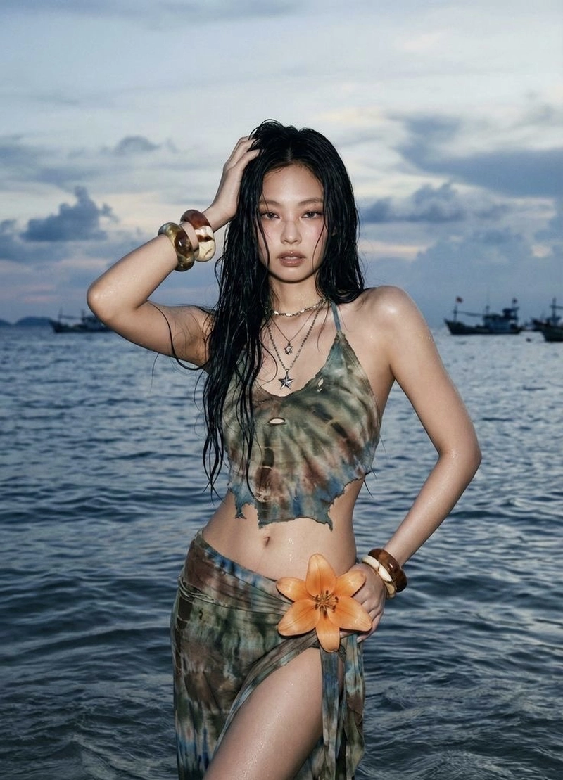 Jennie mặc bikini ở biển cực chill