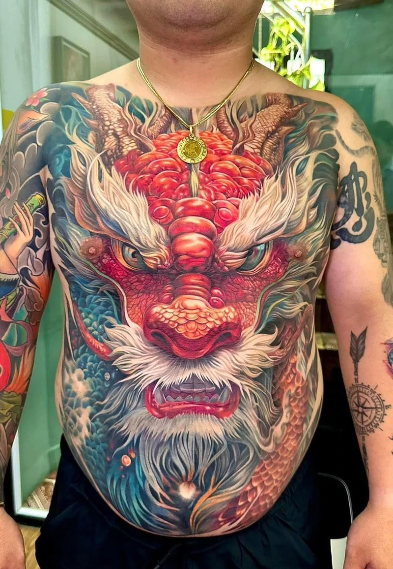 La bàn đặt giữa bụng thể hiện định hướng và bản lĩnh