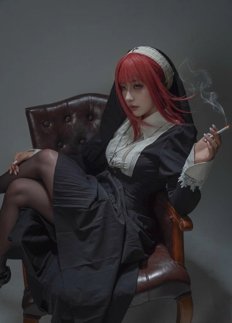 Makima cosplay phong cách đời thường nhẹ nhàng cuốn hút