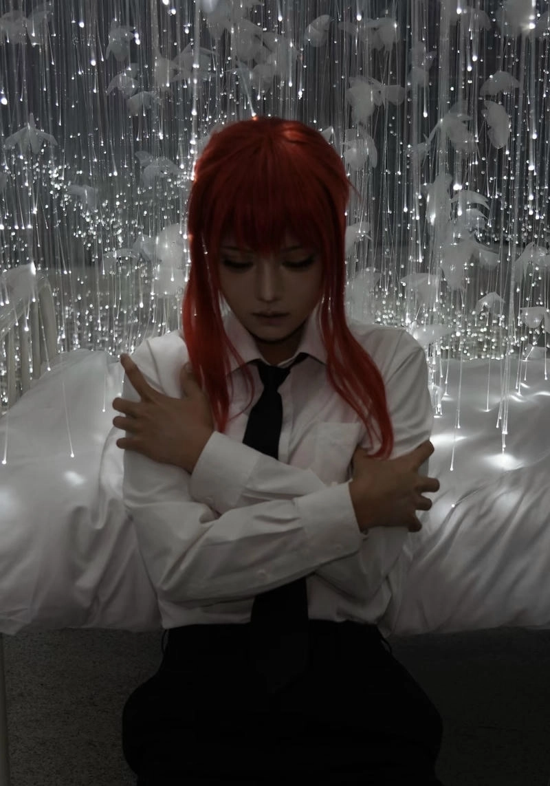 Makima cosplay phong cách tối giản nhưng ấn tượng