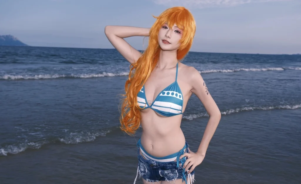 Nami mặc bikini thumbnail