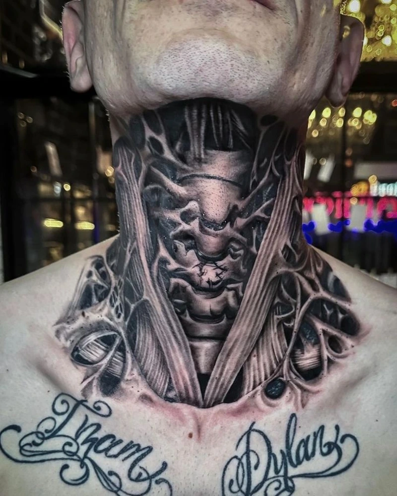 Tattoo cổ nam với phong cách hiện đại rất được ưa chuộng