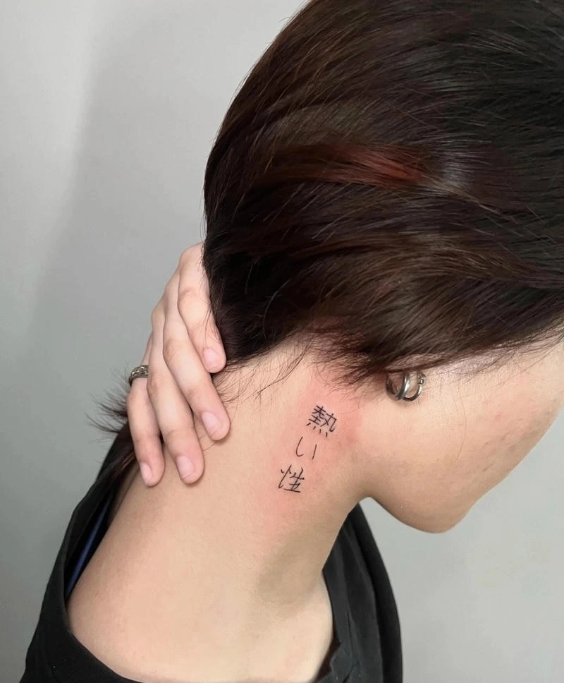 Tattoo cổ nữ cùng vẻ đẹp nhẹ nhàng phù hợp phong cách hiện đại