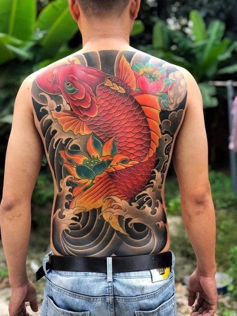 Tattoo kín lưng nam với họa tiết rồng đen đầy khí chất riêng