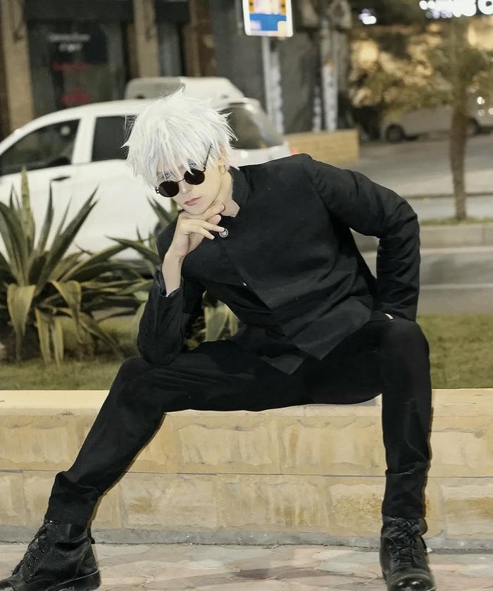 ảnh cosplay gojo phong thái lạnh lùng