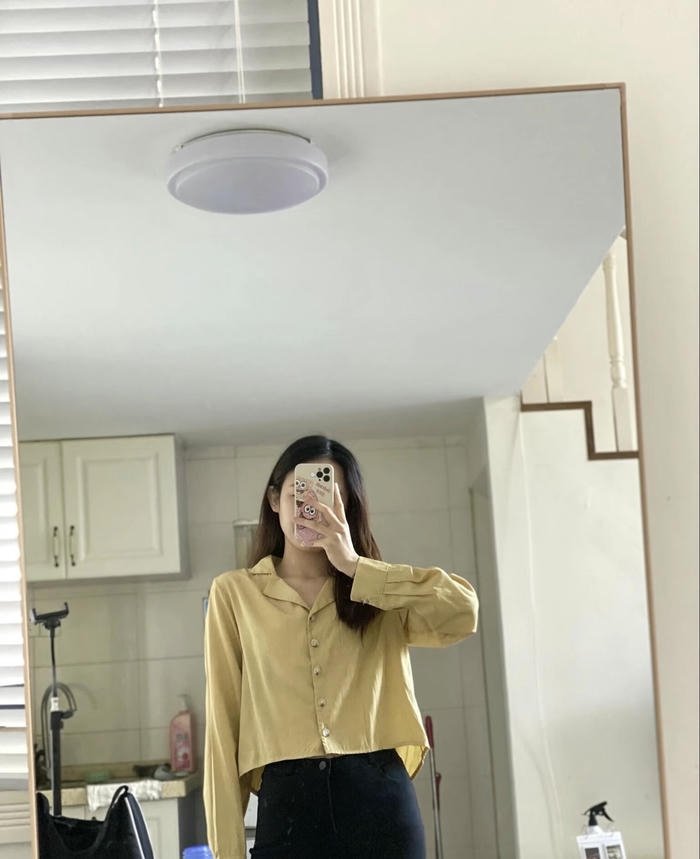 ảnh gái chụp trước gương trong trẻo sáng
