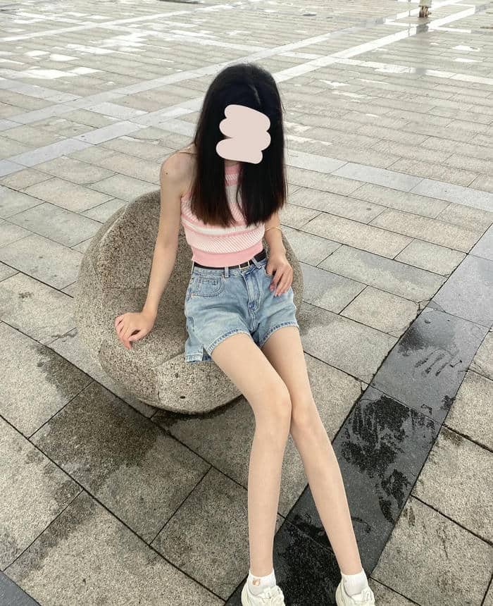ảnh gái mặc quần ngắn thời thượng