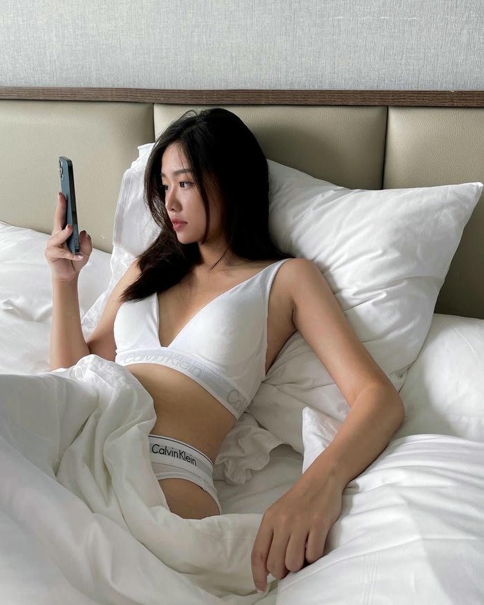 ảnh gái ngon body đẹp nằm trên giường