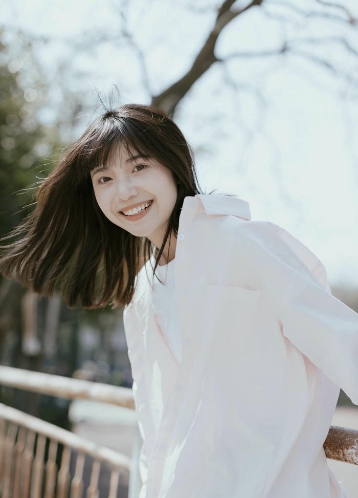 ảnh gái xinh cười bình thường