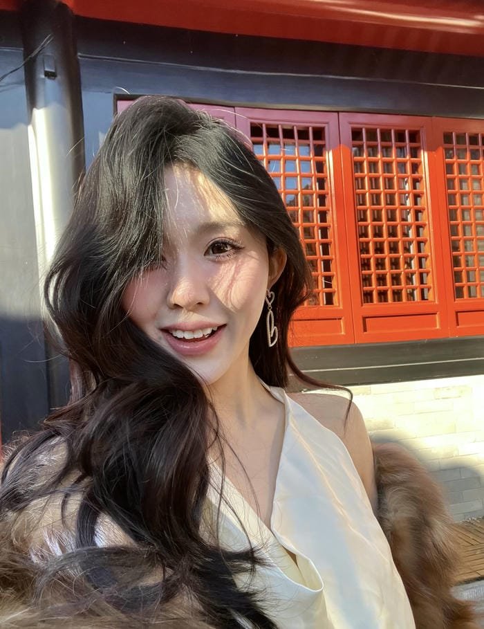 ảnh gái xinh cười tựa nắng