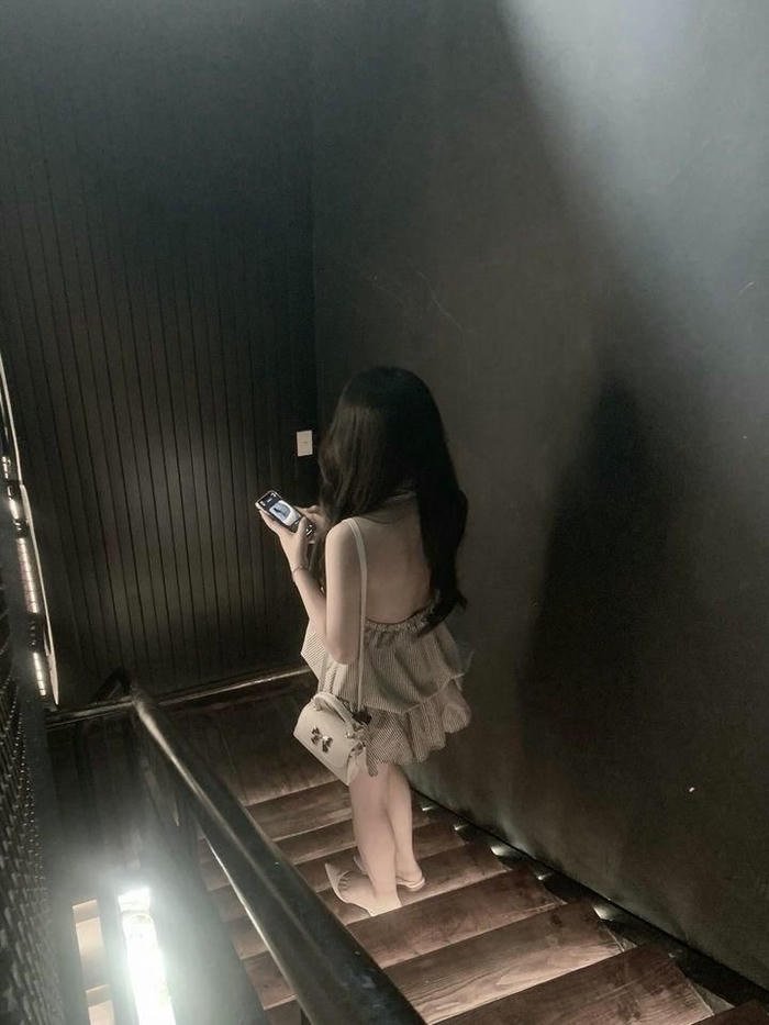 ảnh girl phố giày bệt tiện di chuyển