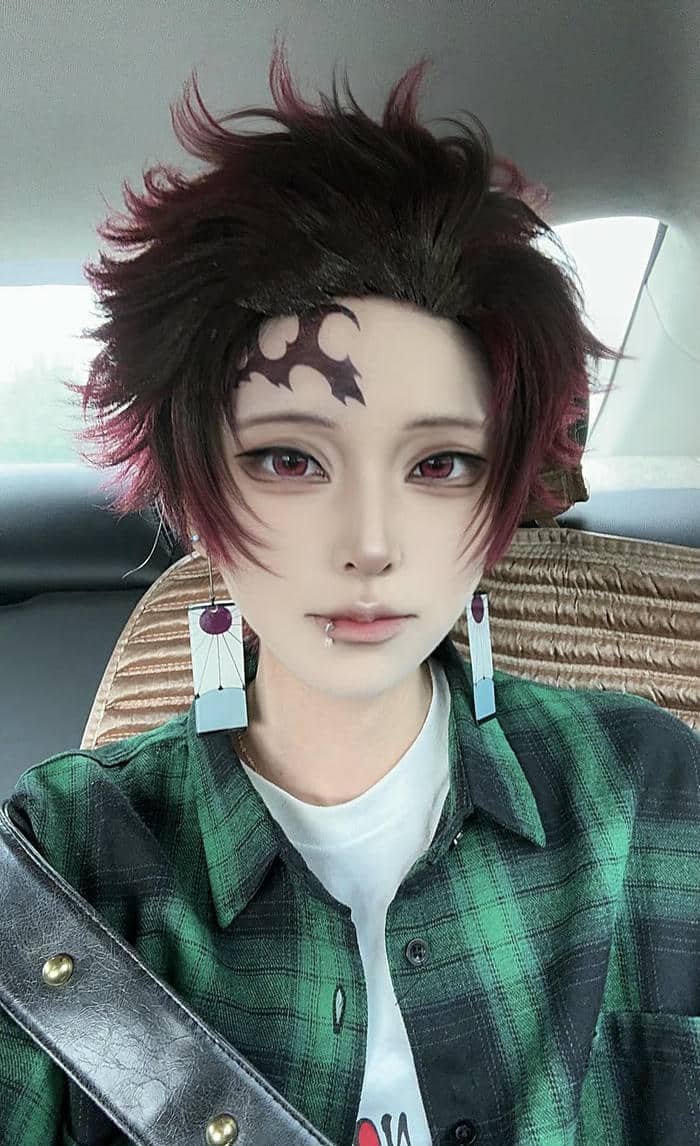 ảnh tanjiro cosplay ánh mắt sắc