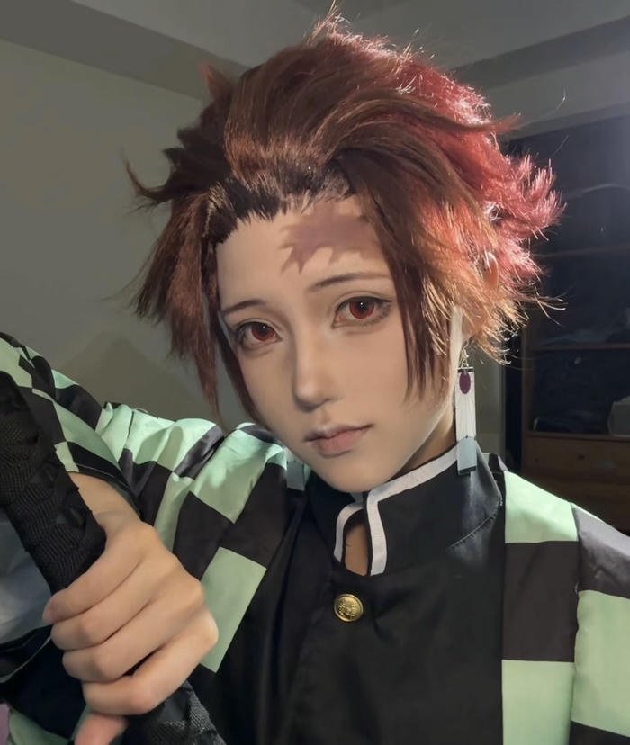ảnh tanjiro cosplay ánh nhìn hiền