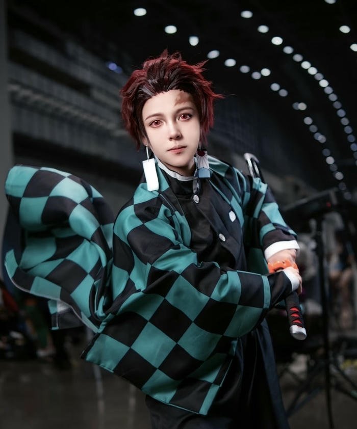 ảnh tanjiro cosplay khí chất ngầu