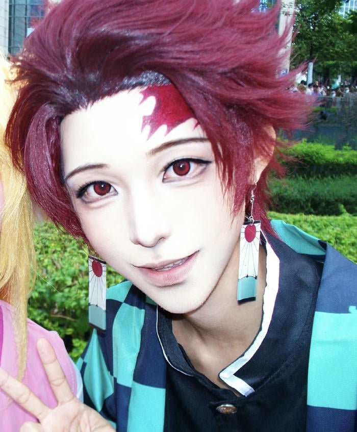 ảnh tanjiro cosplay nét mặt hiền