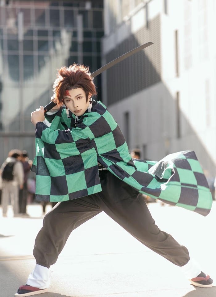 ảnh tanjiro cosplay nét trai trẻ
