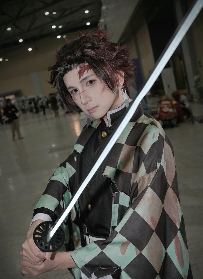 ảnh tanjiro cosplay sẵn sàng chiến đấu