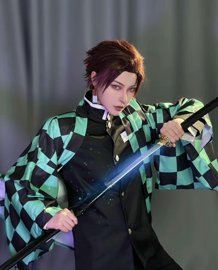 ảnh tanjiro cosplay tóc gọn gàng