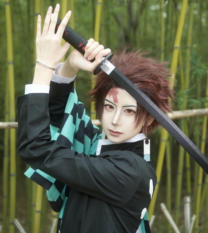 ảnh tanjiro cosplay vẻ ngoài ổn