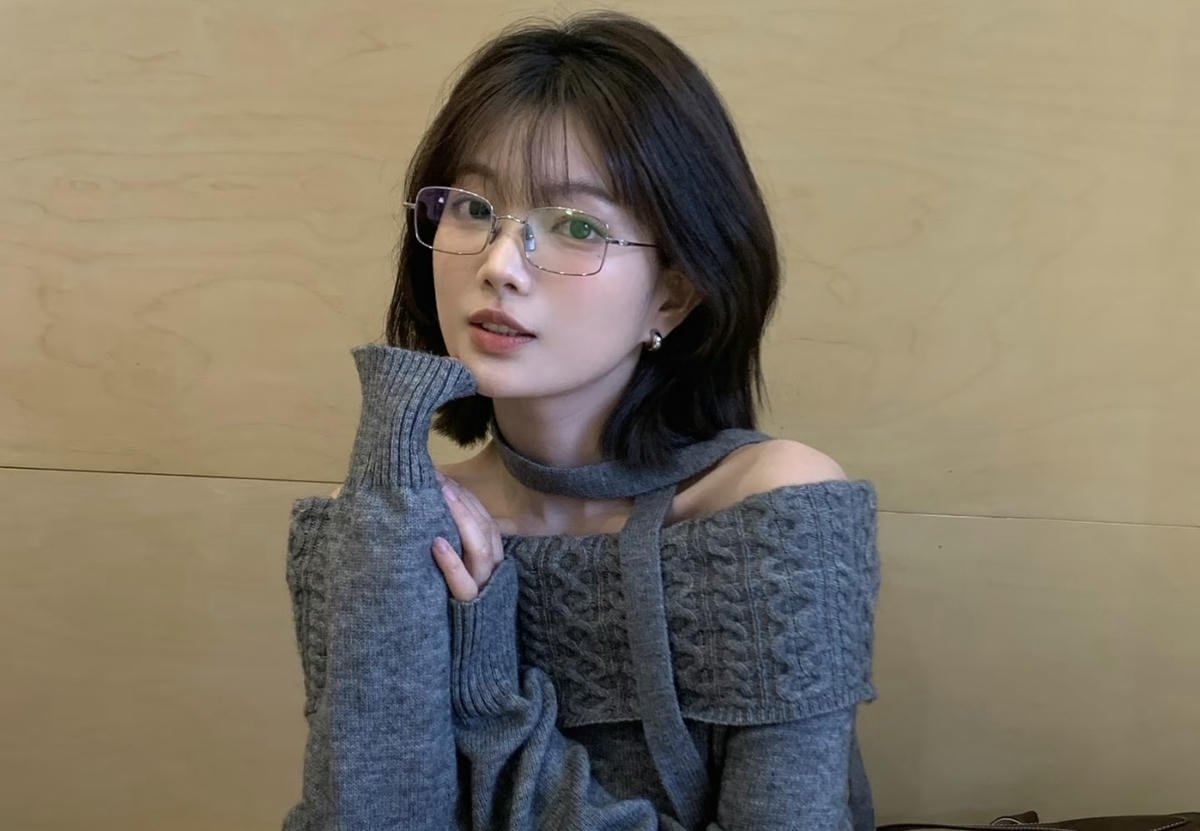 gái xinh đeo kính thumbnail