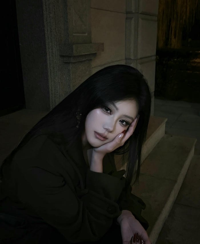 hình ảnh cô gái buồn cô đơn