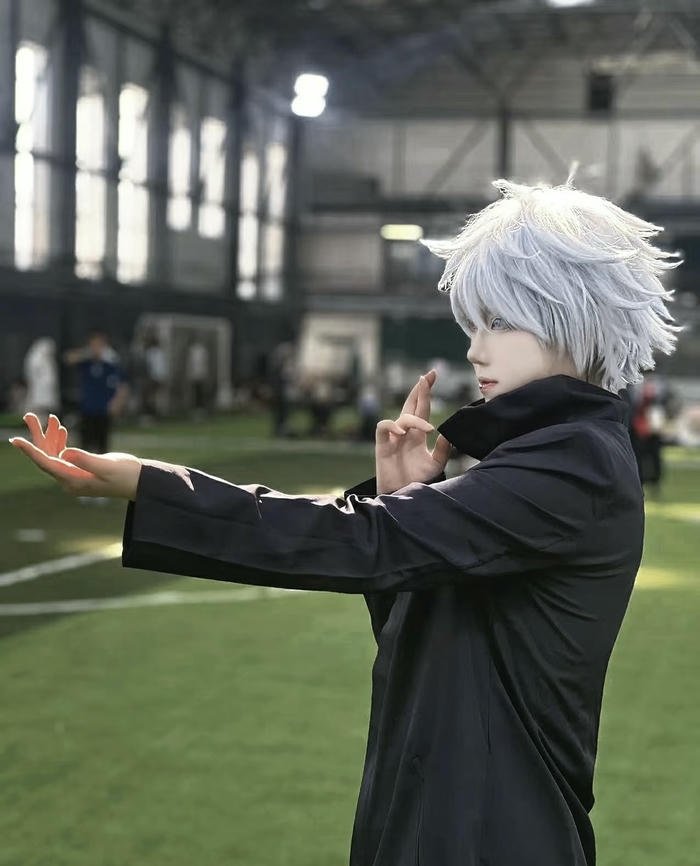 hình ảnh cosplay gojo khí chất riêng