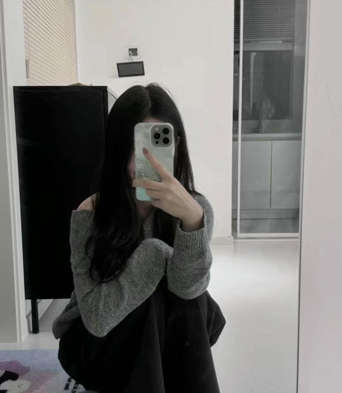 hình ảnh gái chụp trước gương tóc gọn