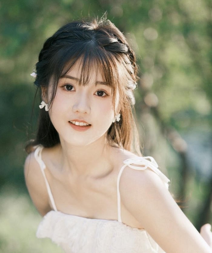 hình ảnh gái xinh cười nhẹ nhàng