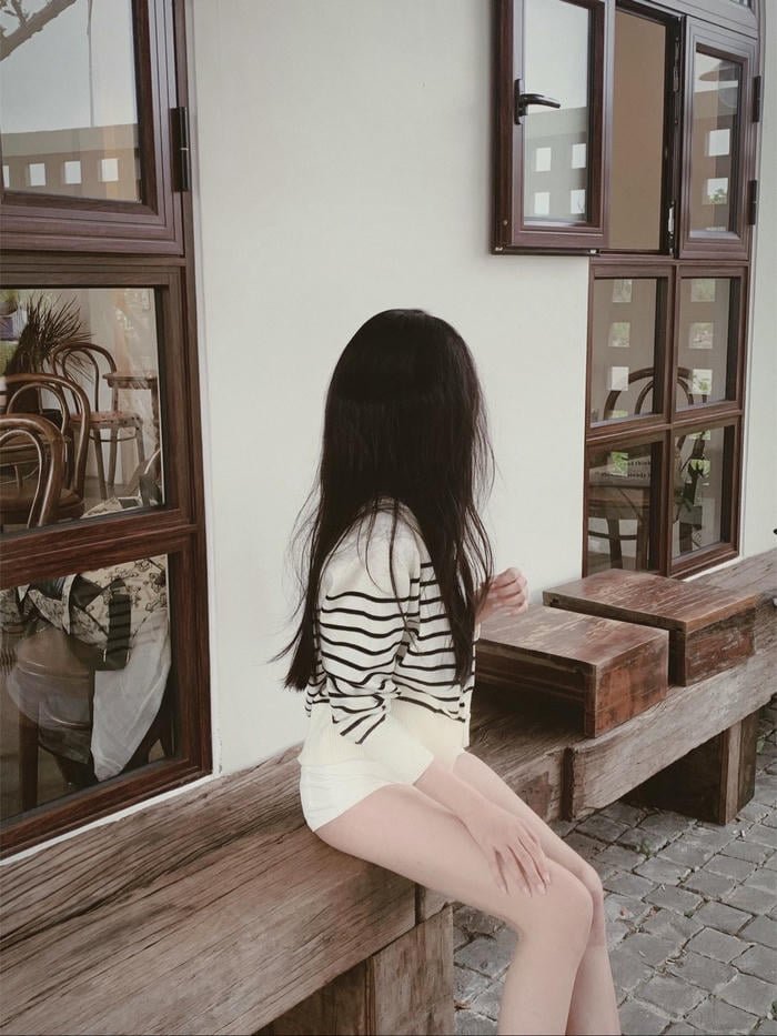 hình ảnh girl phố ánh nắng xiên nhẹ