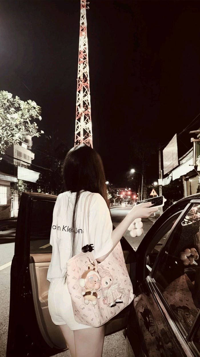 hình ảnh girl phố balo nhỏ tiện dùng
