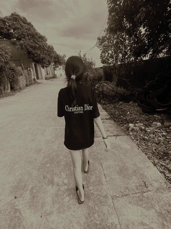 hình ảnh girl phố dáng đứng tự tin