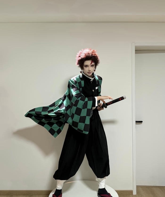 hình ảnh tanjiro cosplay ngoại hình đẹp