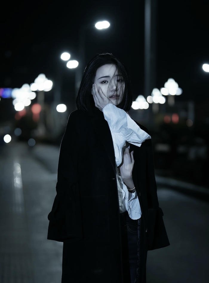 hình cô gái buồn lắng đọng