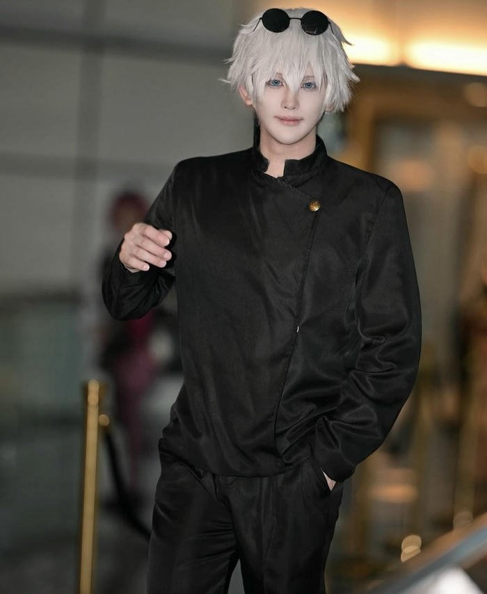 hình cosplay gojo gương mặt điển trai