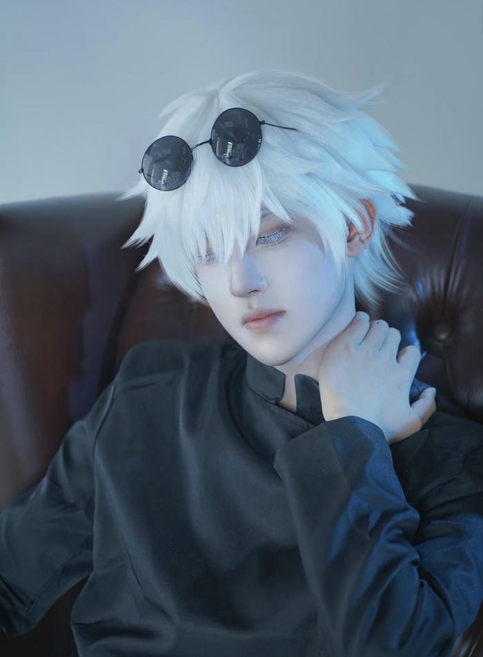 hình cosplay gojo gương mặt góc cạnh
